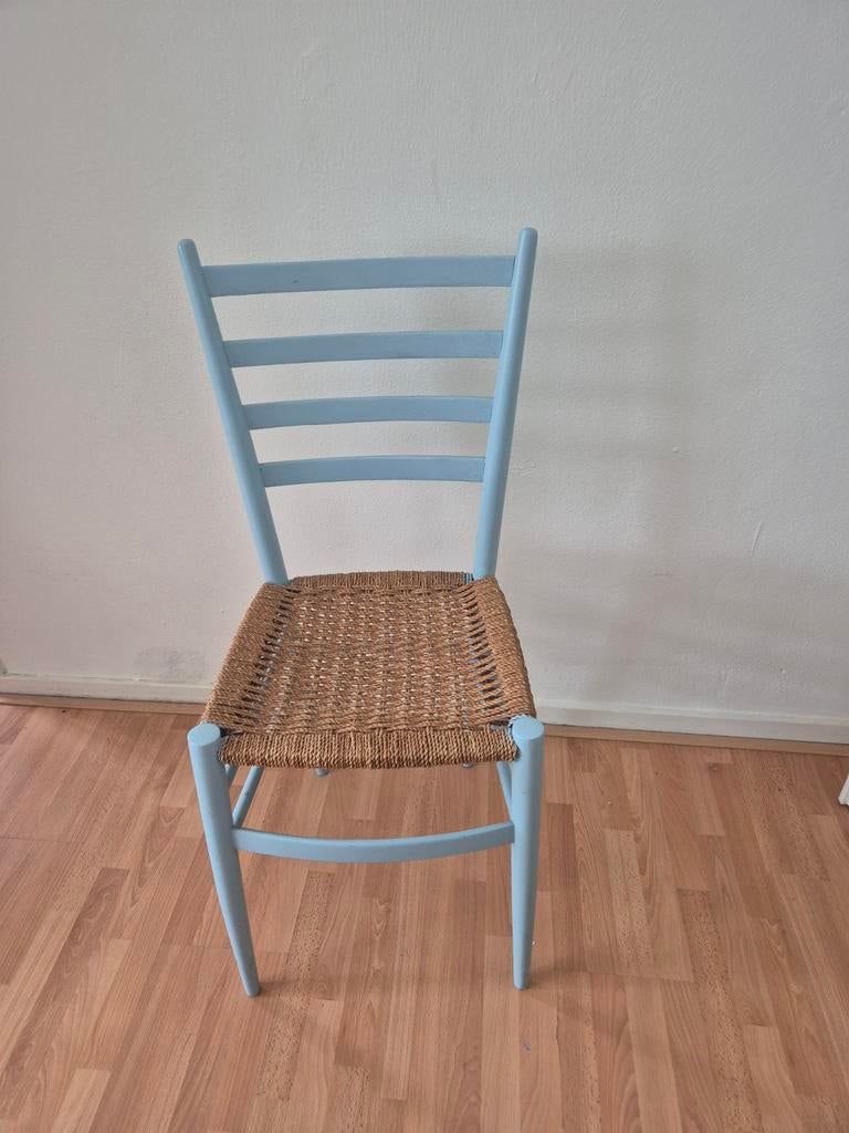 Lichtblauwe stoel met rieten zitvlak, Ophalen, Gebruikt, Blauw, Hout