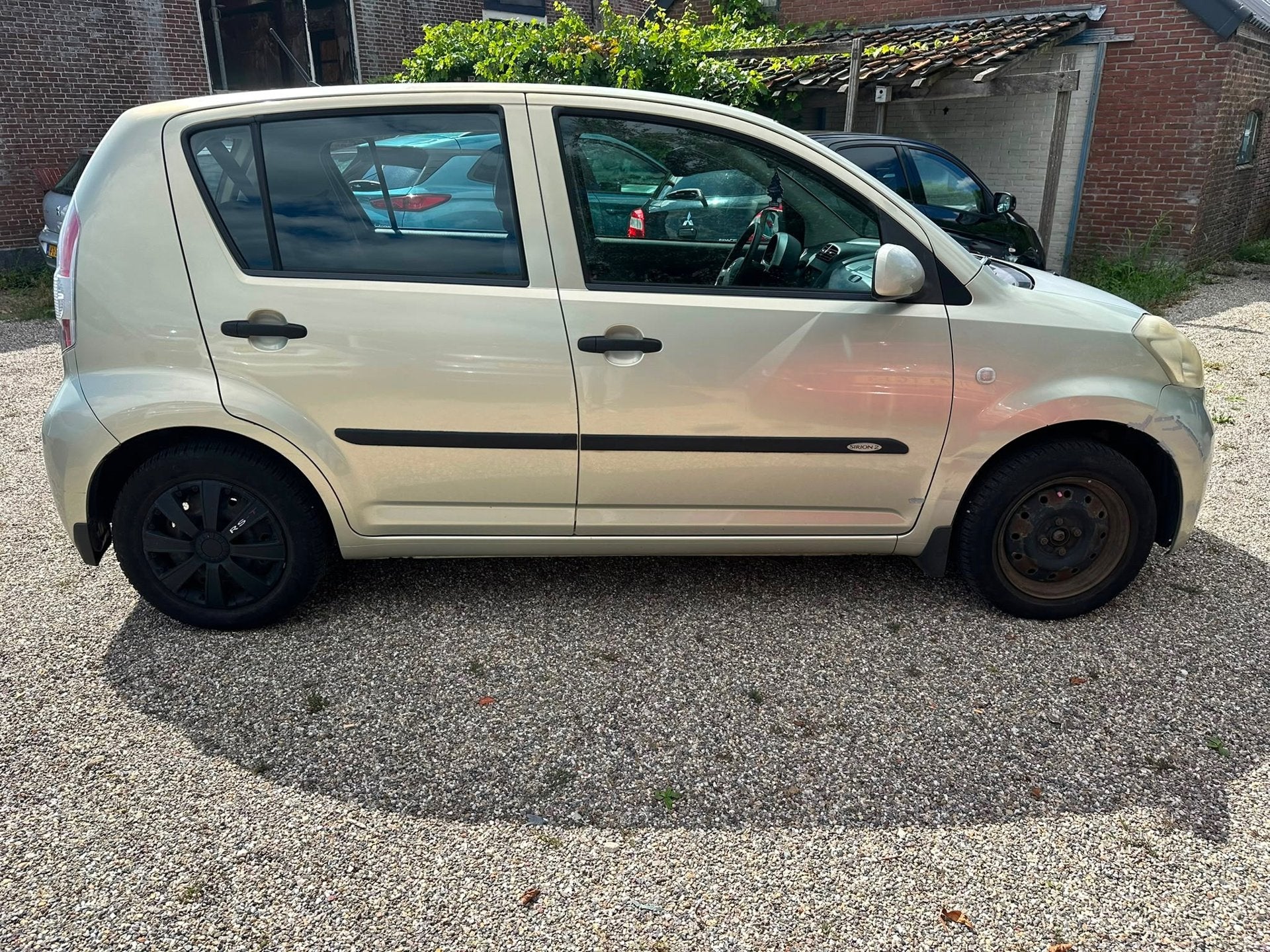 Daihatsu Sirion 2 1.3-16V Comfort Automaat Nieuwe Apk Motori, Auto's, Daihatsu, Gebruikt, 31 €/maand, 4 cilinders, Beige