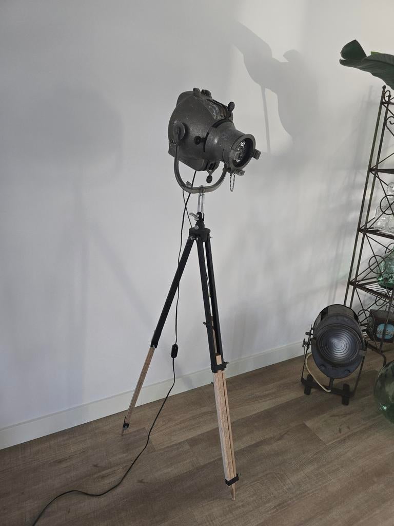 Antieke Strand Electric theater-lamp op Tripod statief €299, Antiek en Kunst, Antiek | Lampen, Ophalen of Verzenden