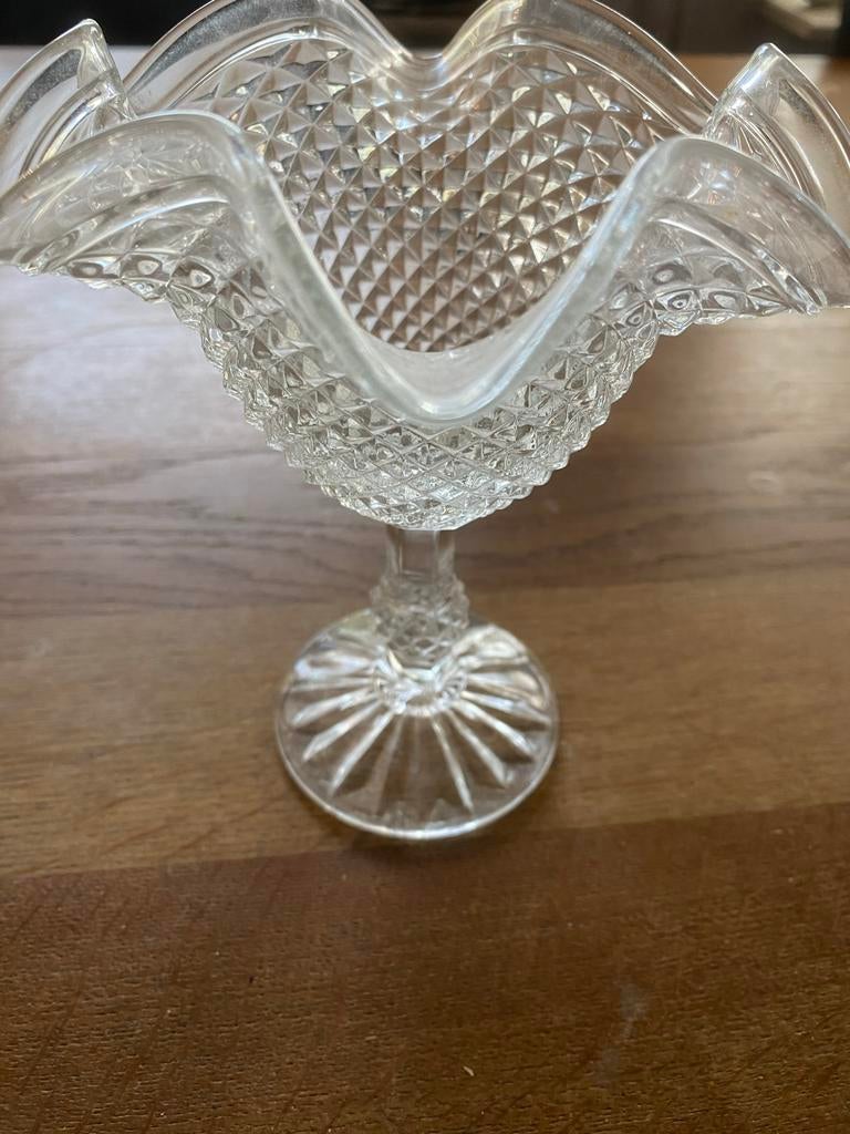 Vintage Persglazen Diamant Point coupe op voet, Ophalen