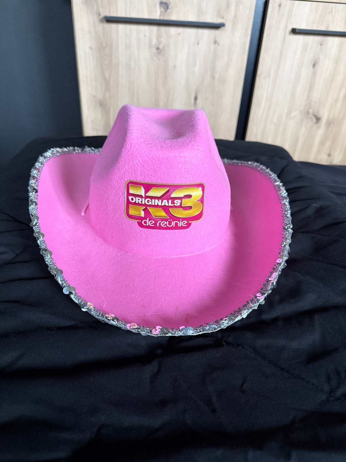 K3 Originals de reünie roze cowboyhoed met LED-verlichting, Ophalen of Verzenden, Zo goed als nieuw, One size fits all, Hoed