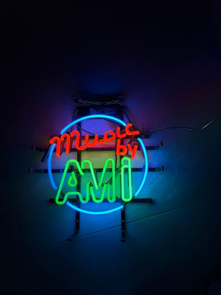 Neonreclame 'Music by AMI' - Uniek en Sfeervol, Ophalen of Verzenden, Nieuw in verpakking