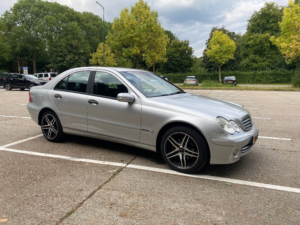 Mercedes-Benz C-Klasse 1.8 C180 Kompr Sedan 2005 Grijs, Achterwielaandrijving, Zwart, 1796 cc, Origineel Nederlands