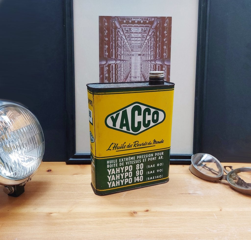 YACCO Olieblik Olie blik 2L Vintage Mancave Garage, Verzamelen, Verzenden, Gebruikt, Auto's