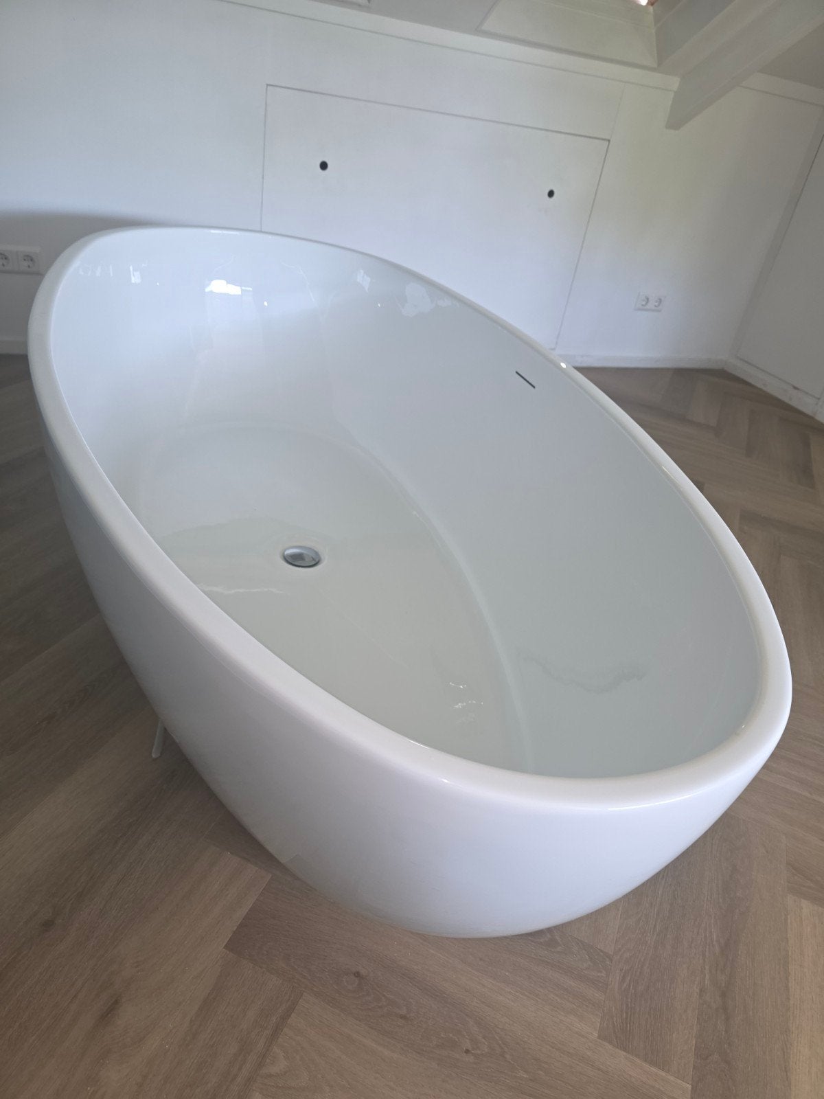 Luca Sanitair vrijstaand wit ovaal bad acryl, Ophalen, Zo goed als nieuw, Bad