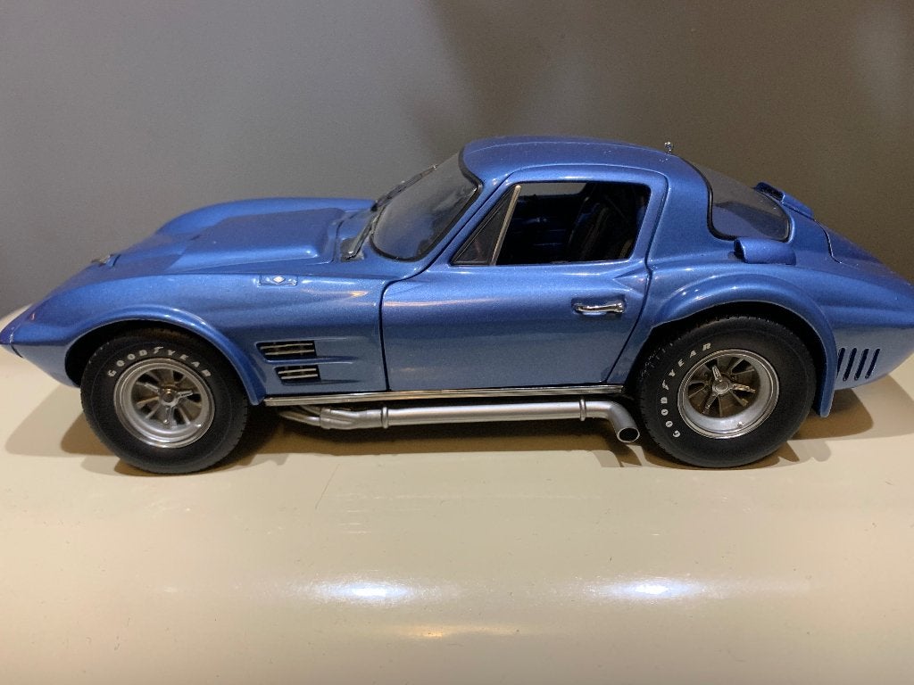 EX-VITRINE 1963 CORVETTE GRAND SPORT PROTOTYPE EXOTO 1/18, Ophalen of Verzenden, Zo goed als nieuw, Auto, Overige merken