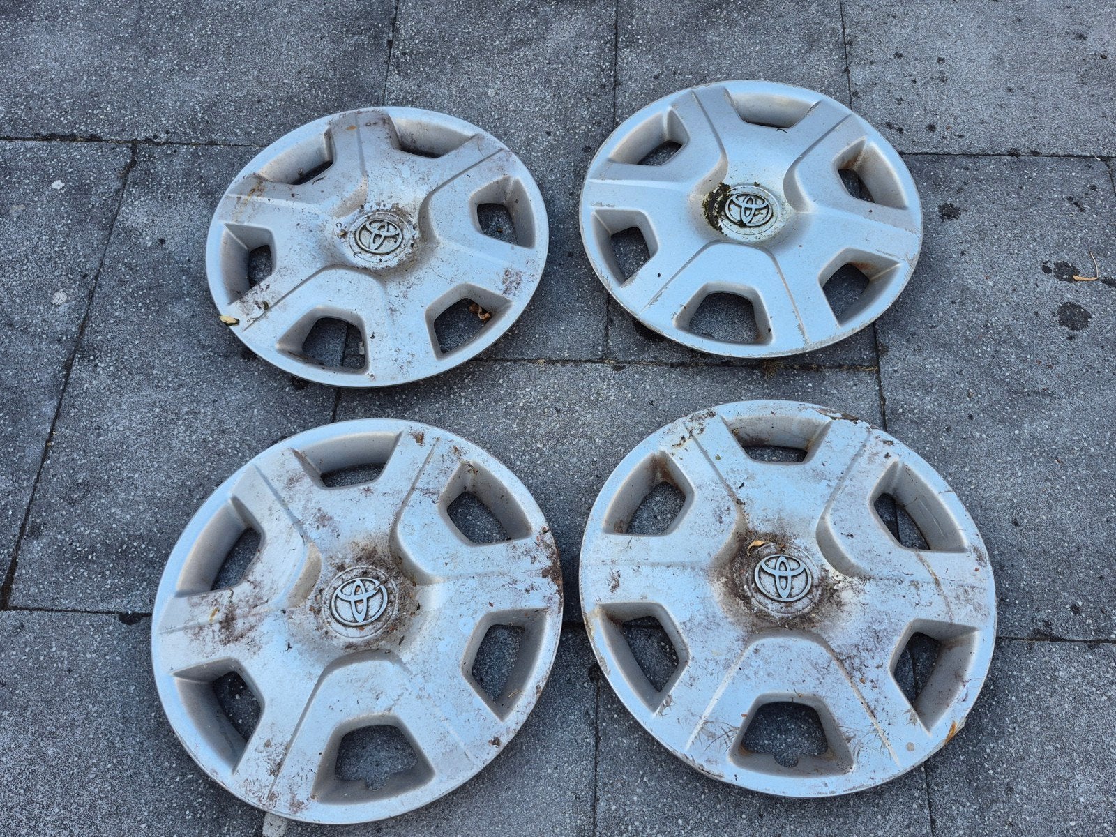 toyota Yaris 14 inch originele wieldoppen, Ophalen of Verzenden, Gebruikt