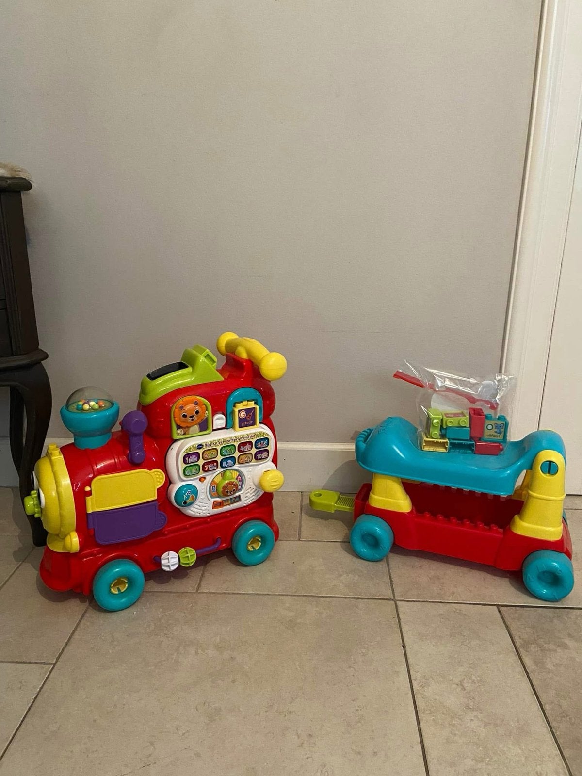 VTech Baby Rijd en Leer letterlocomotief met aanhanger, Ophalen of Verzenden, Zo goed als nieuw, Overige typen, Met licht