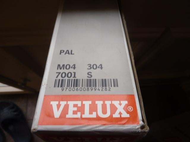 Nieuwe Velux licht doorlatende jaloezieën / PAL M04 ( 78x98), Huis en Inrichting, Stoffering | Gordijnen en Lamellen, Nieuw, Minder dan 100 cm