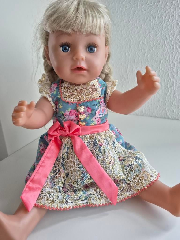 Baby Born kleertjes Tiroler Jurkje Babyborn Excl.poppen, Kinderen en Baby's, Ophalen of Verzenden, Zo goed als nieuw