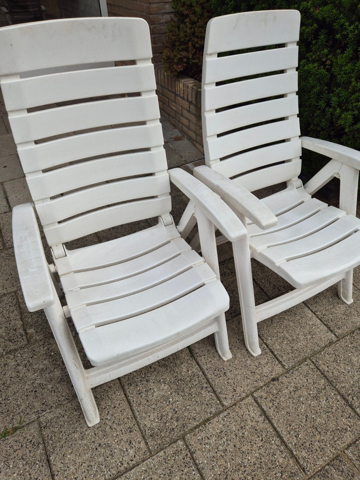 2 witte verstelbare hartman tuinstoelen, Ophalen, Gebruikt, Kunststof