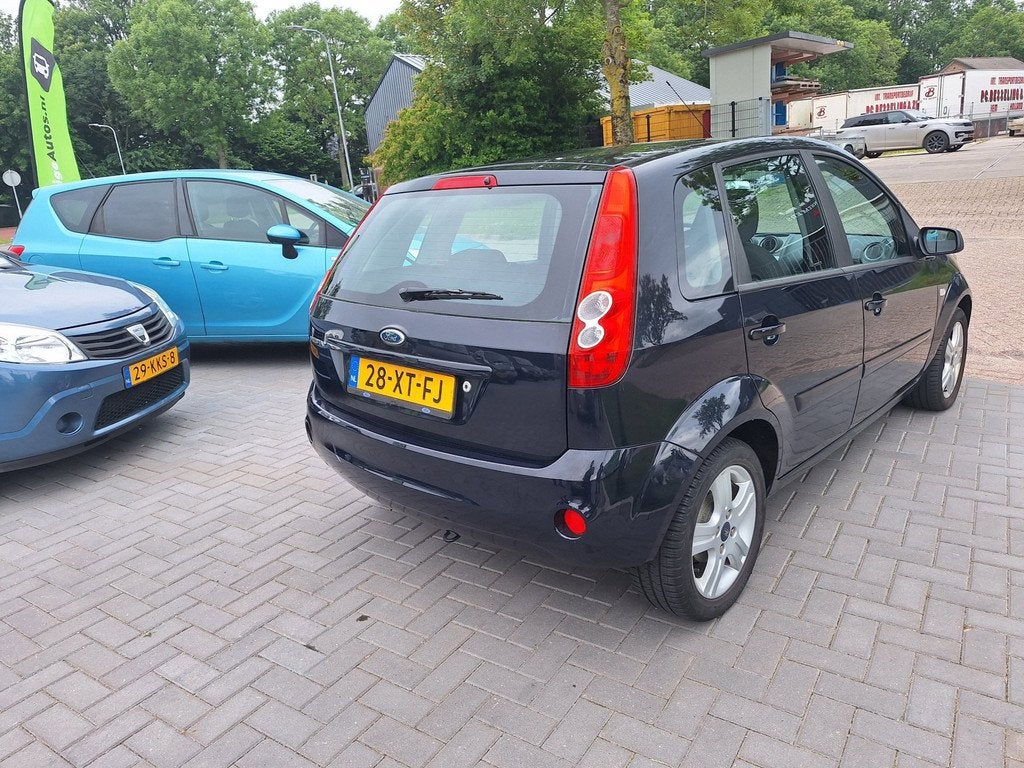 Ford Fiesta 1.4-16V Futura / Betrouwbare auto / APK nieuw bi, Auto's, Voorwielaandrijving, 4 cilinders, Blauw, Metallic lak