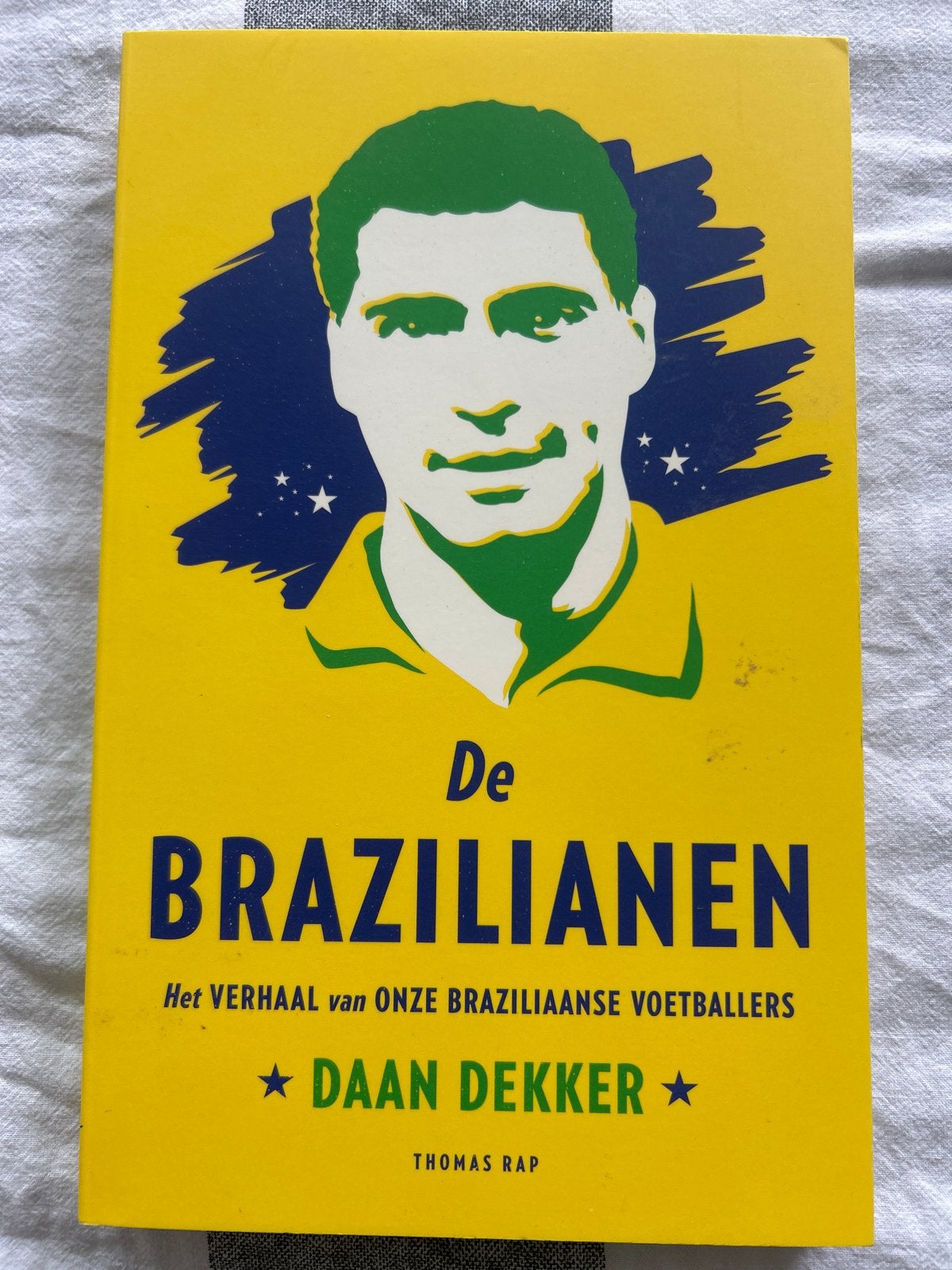 De Brazilianen: Het verhaal van onze Braziliaanse voetballer, Ophalen of Verzenden, Zo goed als nieuw, Balsport