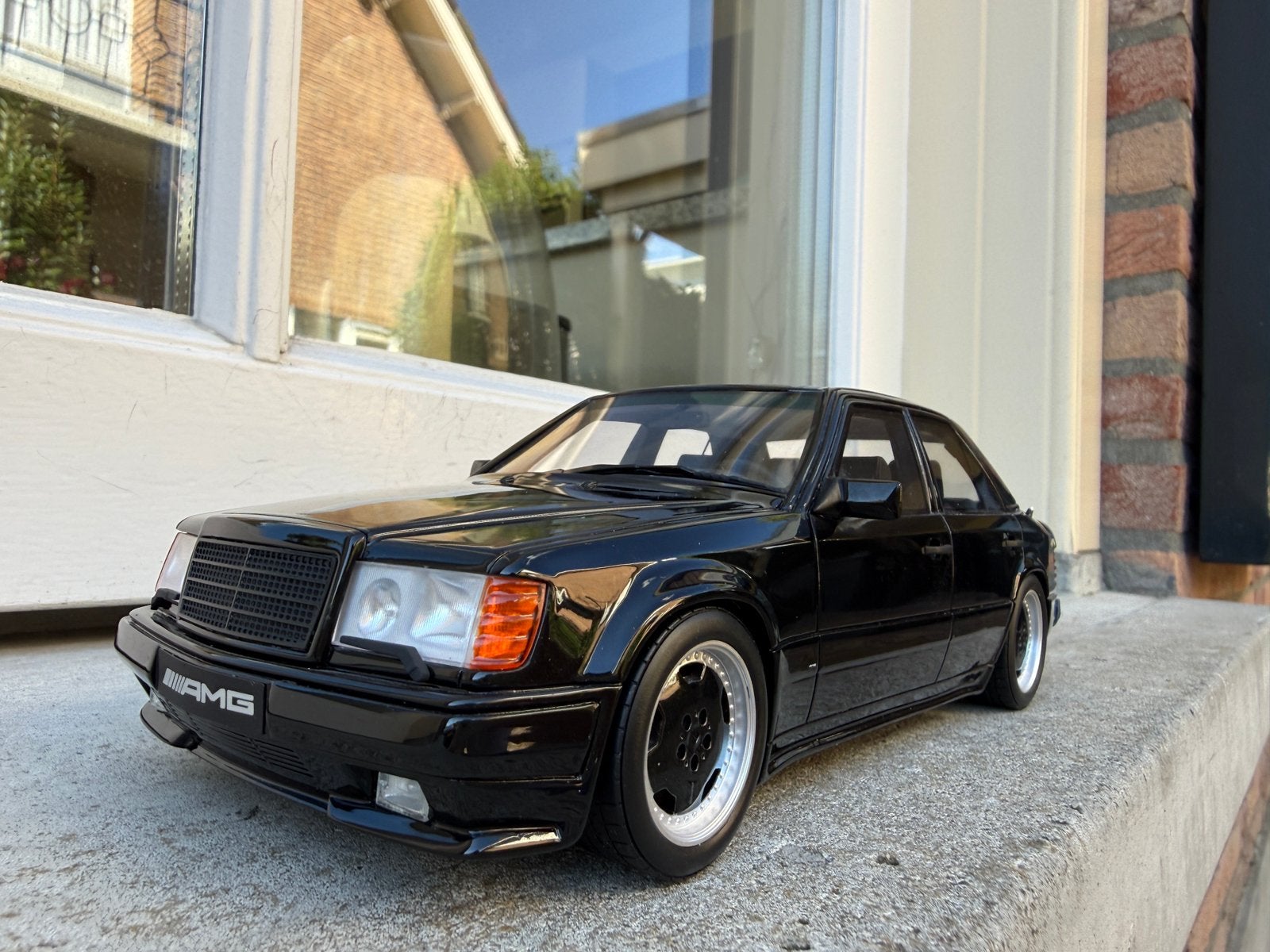 1:18 Mercedes W124 300E 5.6 AMG The Hammer Otto Models OT638, 2, rue de l'écusson, Zone commerciale Oxygène Sud, Josselin, 56120, FR