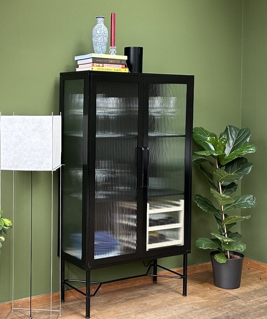 Vitrinekast met geribbeld glas, Huis en Inrichting, Kasten | Vitrinekasten, Ophalen, Met deur(en), Modern klassiek, 50 tot 100 cm