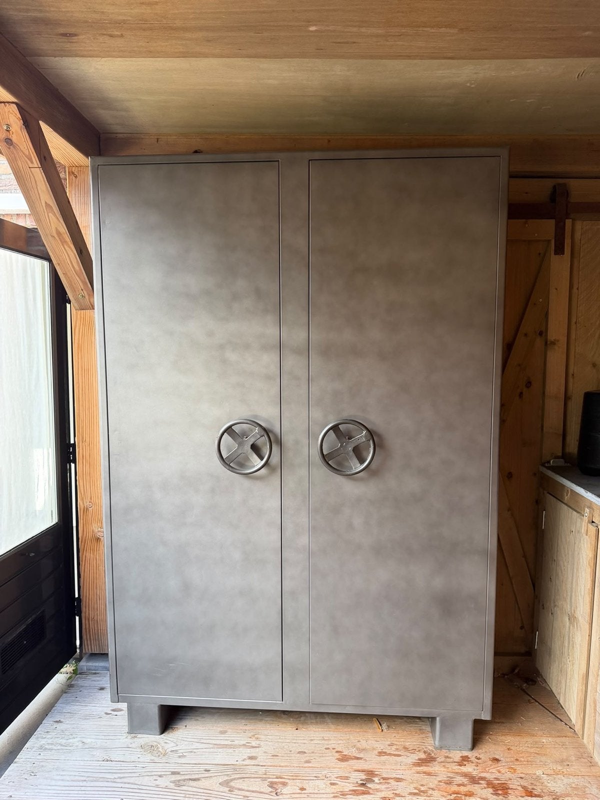 Industriële metalen kast met deuren en lades, Ophalen, Gebruikt, 100 tot 150 cm, 200 cm of meer