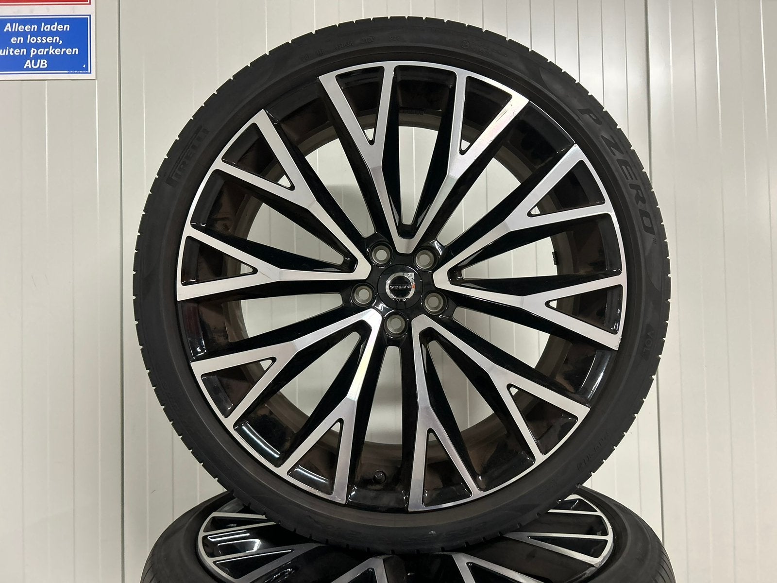 Originele Volvo XC60 XC90 22 inch 5x108 Pirelli P zero VOL