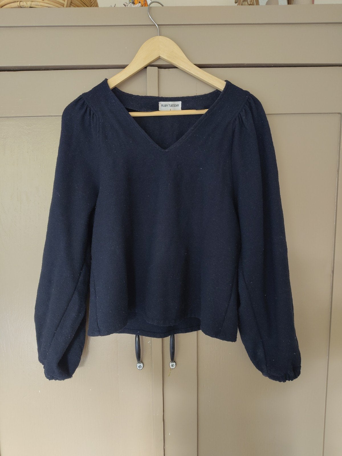 Ruby Tuesday Donkerblauwe Trui met V-hals en Wol, Maat 38/40 (M), Ruby Tuesday, Zo goed als nieuw, Verzenden