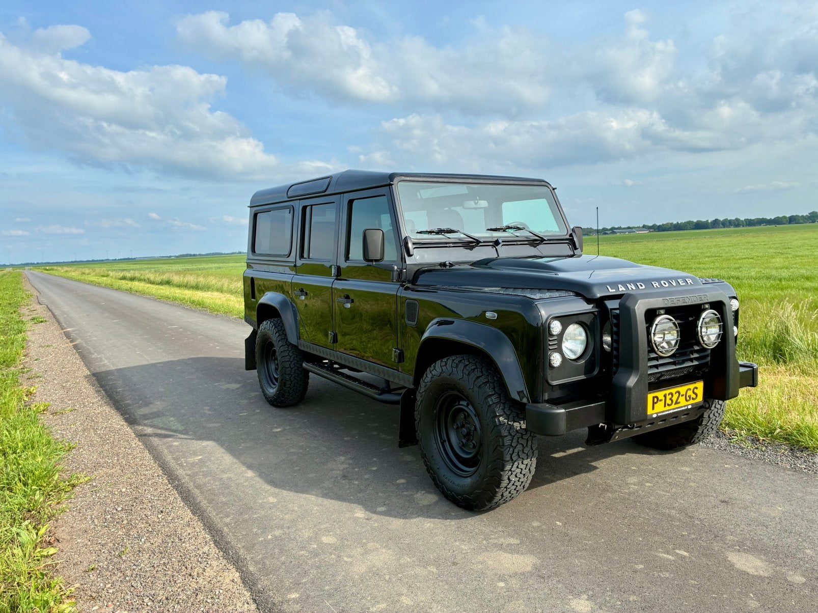 Land Rover Defender 110 2.4 TD4 Youngtimer!, Auto's, Land Rover, Particulier, Defender, Diesel, Handgeschakeld, Vierwielaandrijving