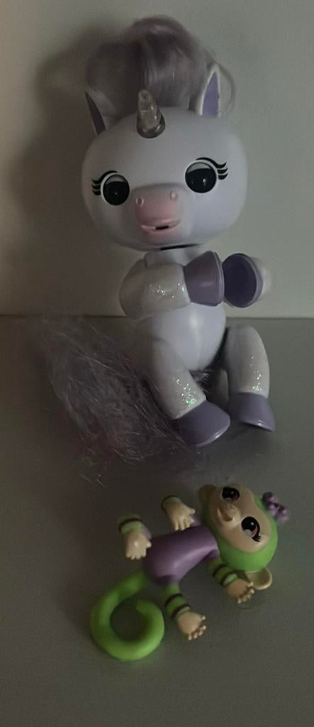 Fingerlings eenhoorn met geluid en klein baby aapje, Ophalen of Verzenden, Zo goed als nieuw