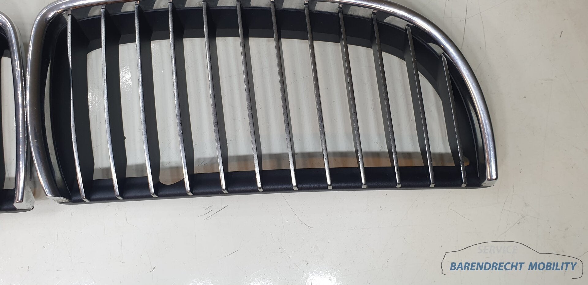 Grille BMW E90 3 serie grill zwart chrome origineel gebruikt, Petuelring 130
80788  Munich, DE, Gebruikt, Info@bmw.de, Ophalen of Verzenden