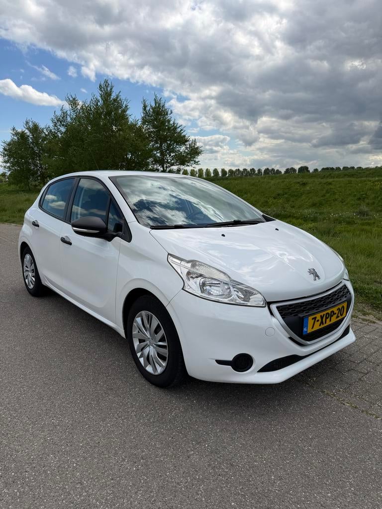 Peugeot 208 1.0 VTI 50KW/68PK 5-D 2014 Wit nieuw distr, Voorwielaandrijving, 450 kg, 31 €/maand, Origineel Nederlands
