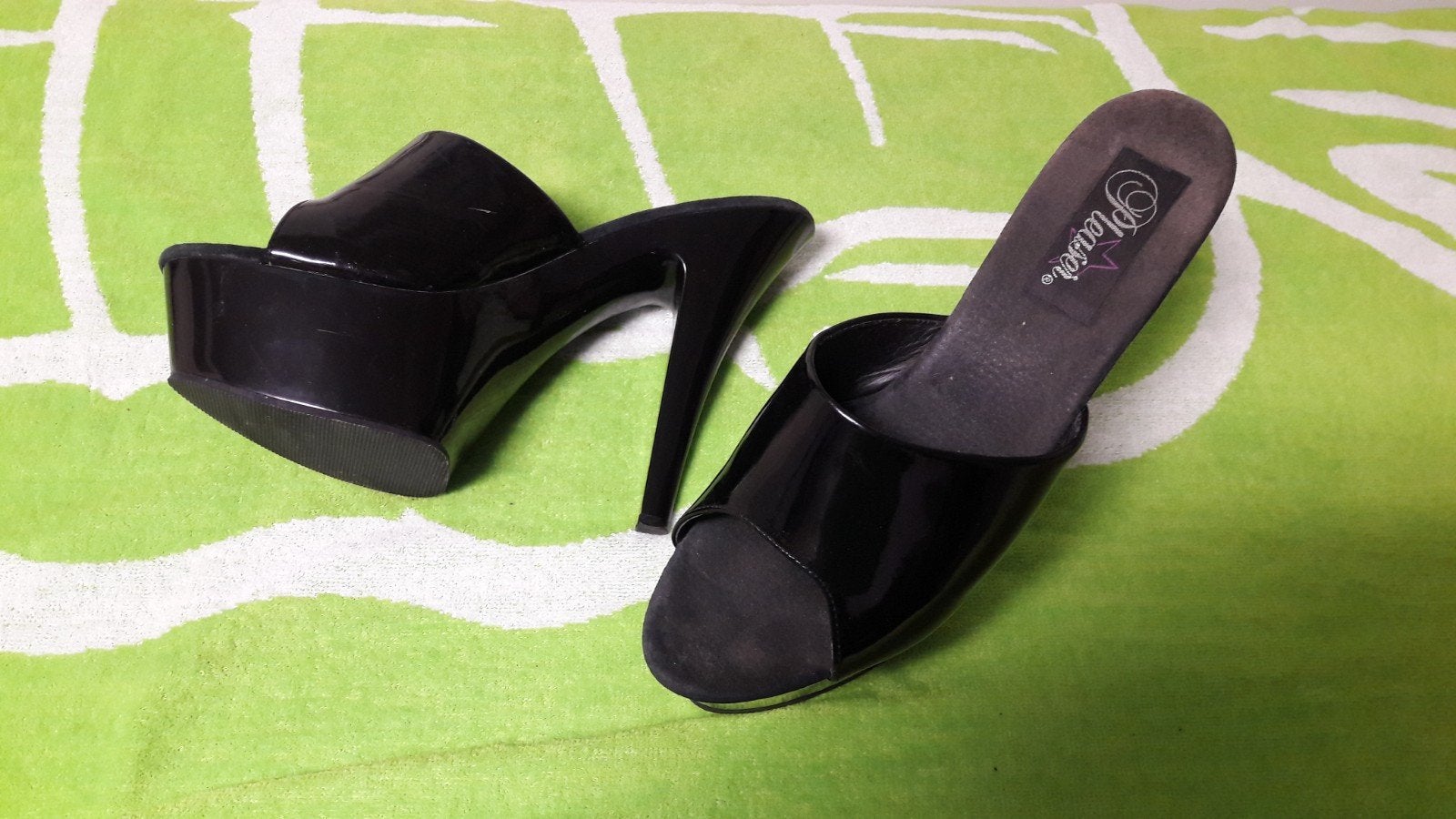 Kinky lak sandaletten hoge hakken high heels. Pleaser. Mt.43, Pleaser, Ophalen of Verzenden, Zo goed als nieuw, Instappers