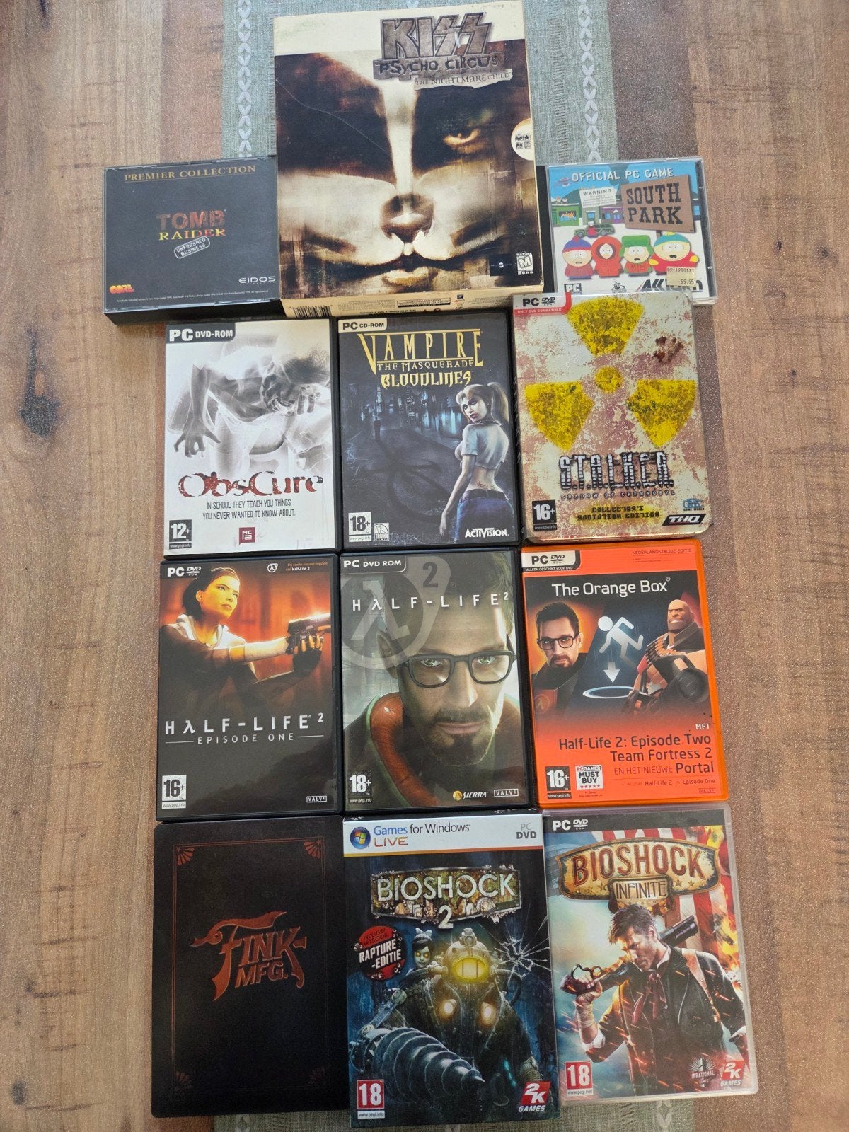 Grote collectie oude PC games (27 titels) met boekjes, Spelcomputers en Games, Games | Pc, Ophalen