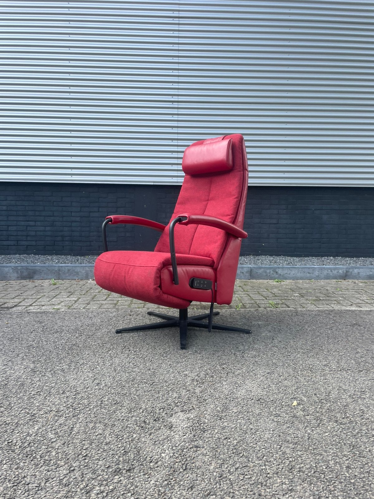 Luxe elektrische prominent relax fauteuil / relax stoel rood, Minder dan 75 cm, Ophalen of Verzenden, 50 tot 75 cm, A