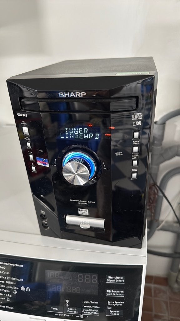 Sharp radio-cd speler. (Cd doet het niet), Ophalen, Gebruikt, Radio