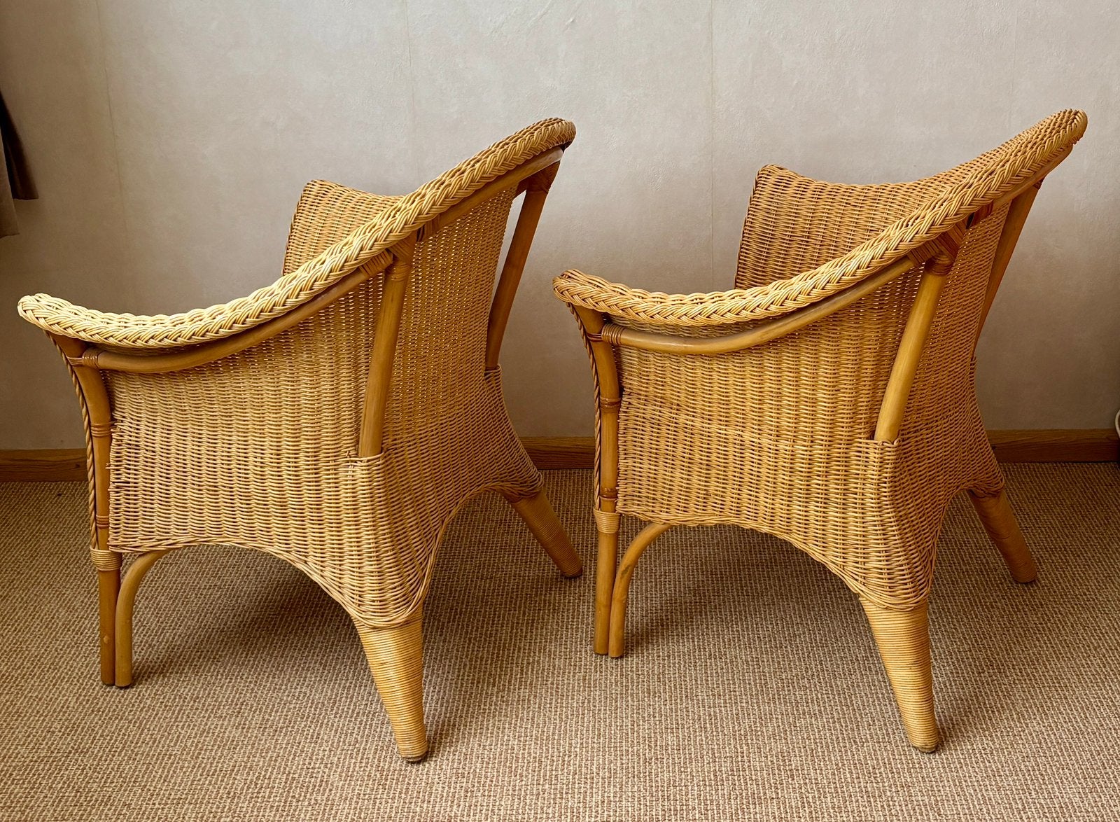 2 Rotan kuipstoelen, kunnen ook p.stuk verkocht., Huis en Inrichting, Ophalen, Zo goed als nieuw, Bruin, Twee