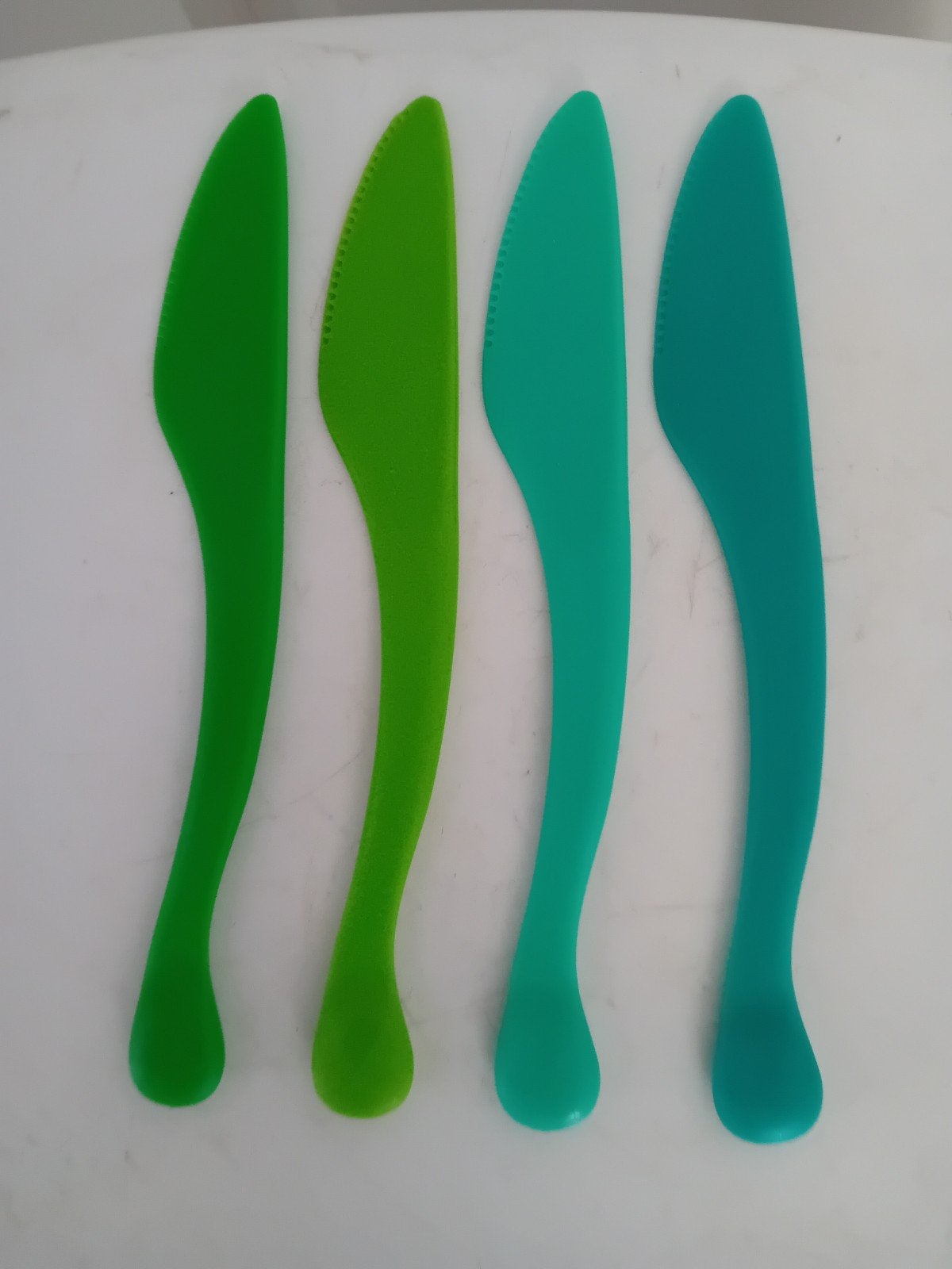 4 groene kunststof mesjes Hema lengte 18 cm, Ophalen