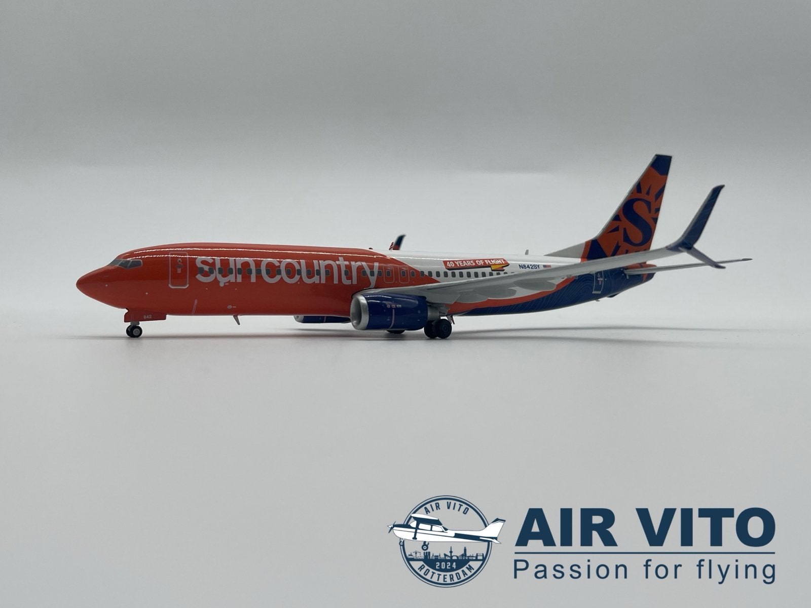 Boeing 737-800 Sun Country Airlines "40 Years of Flight", Verzamelen, Luchtvaart en Vliegtuigspotten, 2992jb, Schaalmodel, Nieuw