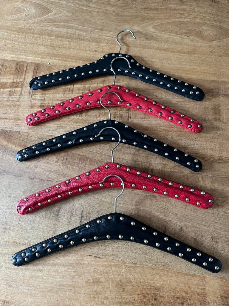 Vintage kleding hangers. Kledinghangers. Knaapje, Kleding | Dames, Kledinghangers, Ophalen of Verzenden, Zo goed als nieuw