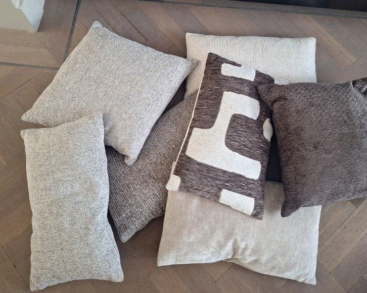 Diverse nieuwe boucle chenille kussens bruin creme beige, Bruin, Vierkant, Nieuw, Ophalen of Verzenden