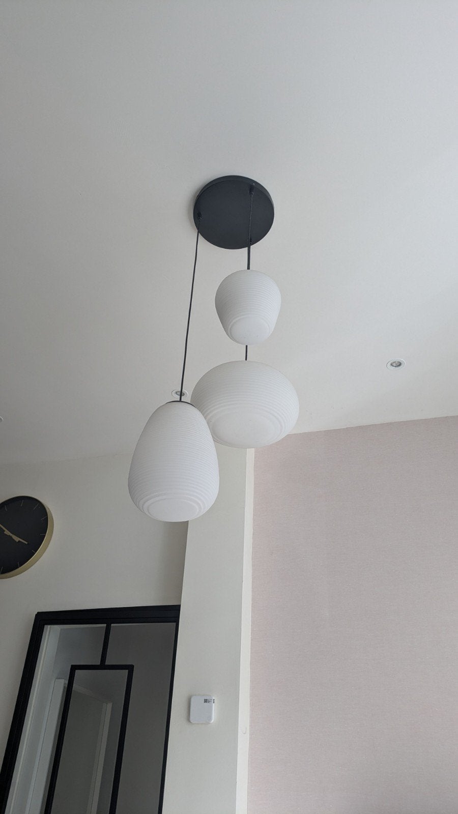 Moderne hanglamp met 3 witte kappen, Ophalen, Modern, Scandinavisch, E27 (groot), Zo goed als nieuw
