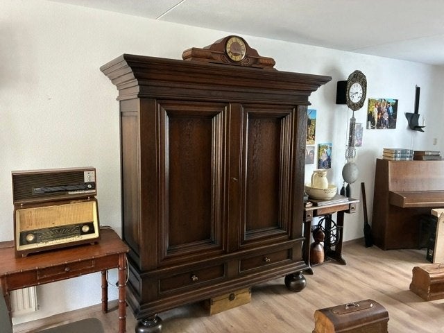 Klassieke kast, Ophalen, Gebruikt, Met deur(en), 200 cm of meer