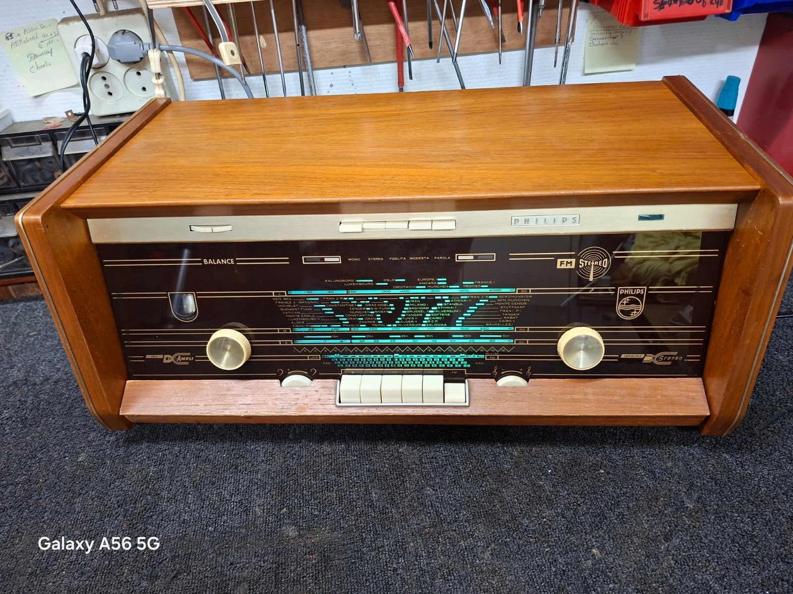 prachtige phillips biampli buizenradio, Audio, Tv en Foto, Radio's, Ophalen of Verzenden, Zo goed als nieuw