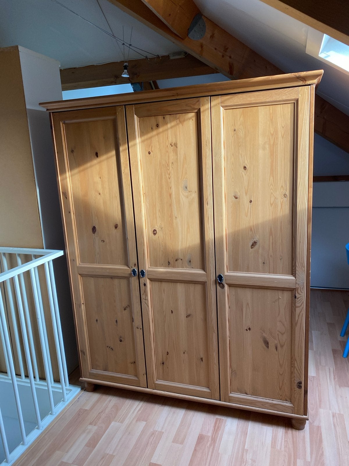 Massief grenen kledingkast met 3 deuren, Huis en Inrichting, Ophalen, Gebruikt, 50 tot 100 cm, 150 tot 200 cm