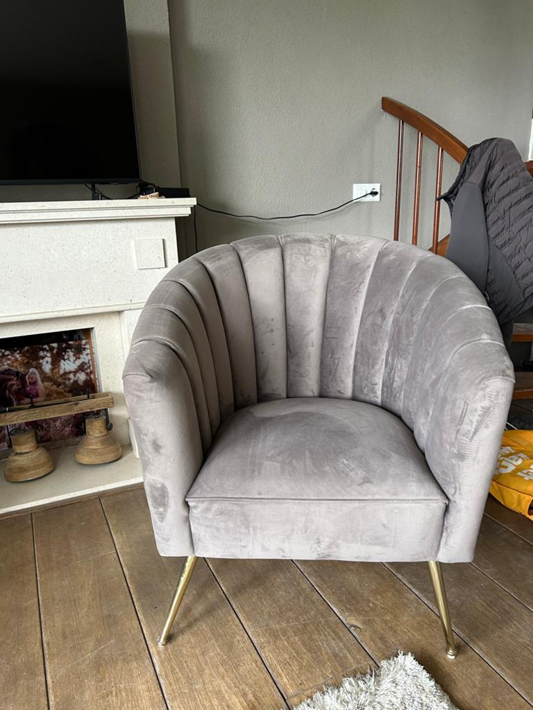 Grijze fluwelen fauteuil met gouden poten, Huis en Inrichting, Fauteuils, Ophalen, Zo goed als nieuw, 50 tot 75 cm