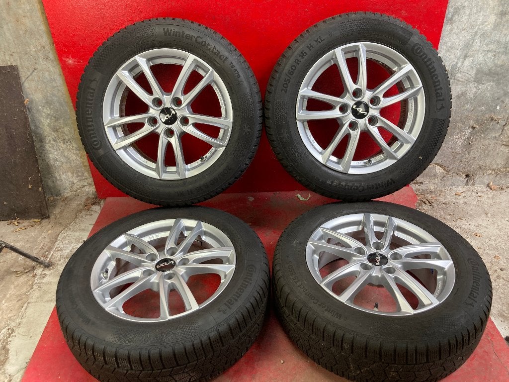 Winterbanden Kia Xceed 205/60R16 Continental, Auto-onderdelen, Gebruikt, 16 inch, ., Banden en Velgen