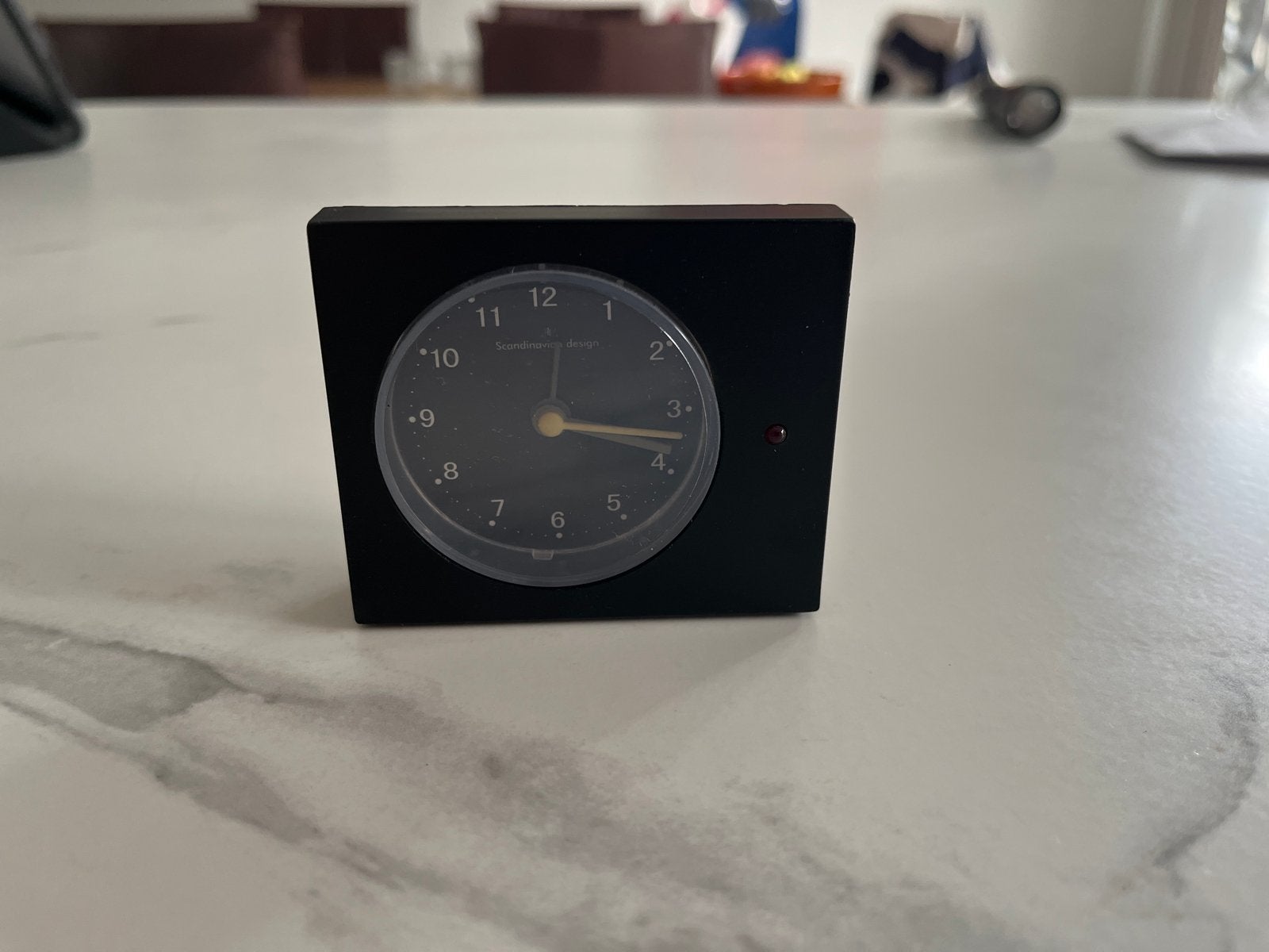 Reiswekker Scandinavisch Design, Ophalen, Gebruikt, Analoog, Werkt op batterijen