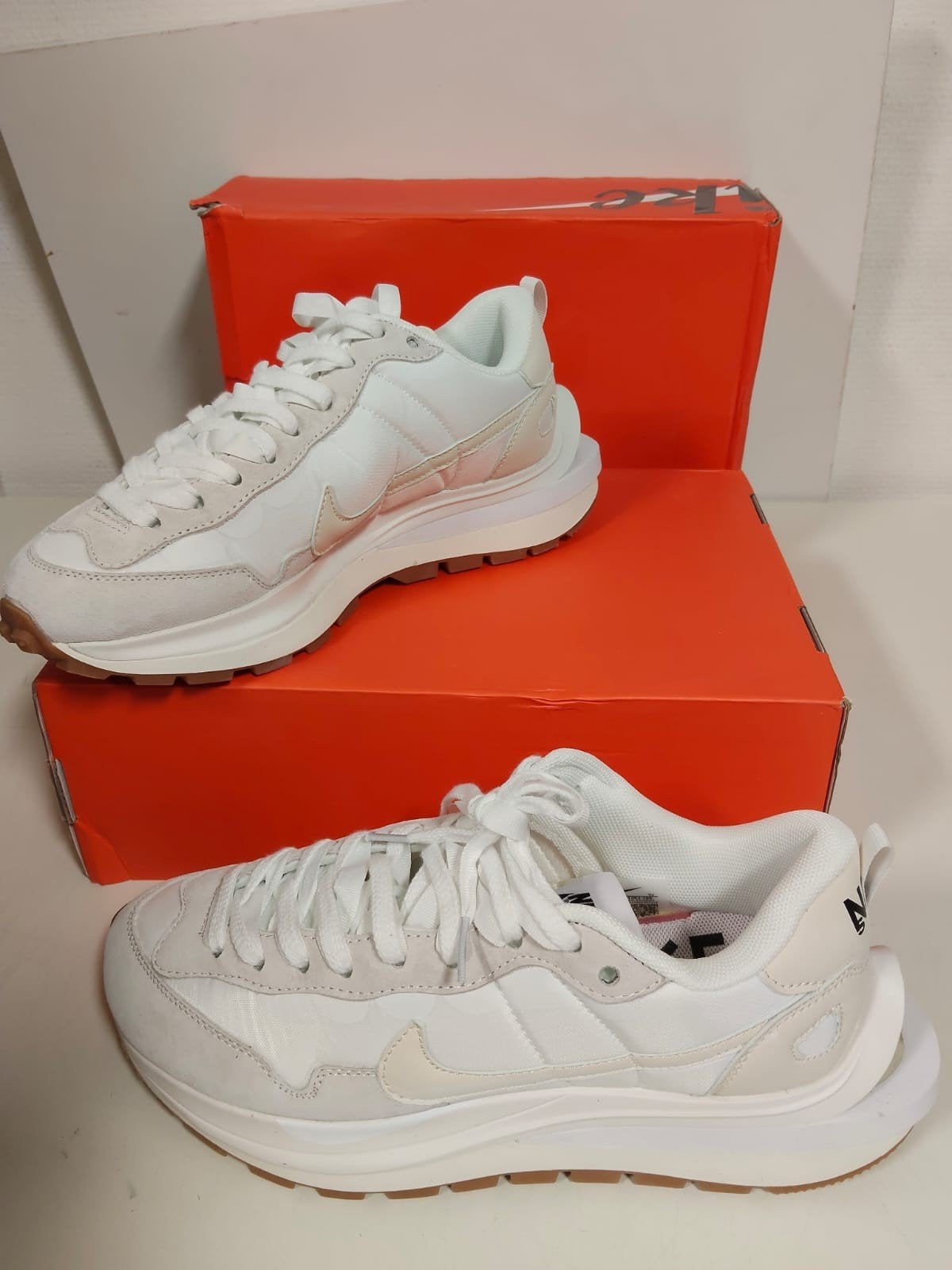 Nieuw! Nike x Sacai VaporWaffle ‘Sail Gum’ – Maat 42, Kleding | Heren, Ophalen of Verzenden, Nieuw, Wit