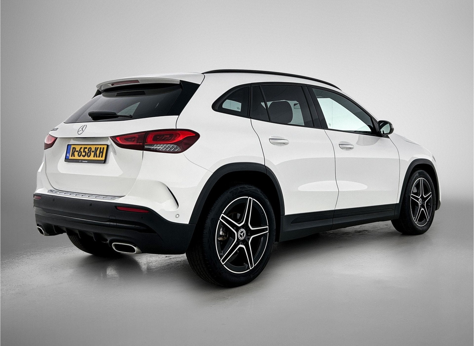 Mercedes-Benz GLA 180 AMG Line Premium | Night Pakket | Ledk, Auto's, 12 maanden, Gebruikt, 4 cilinders, Wit