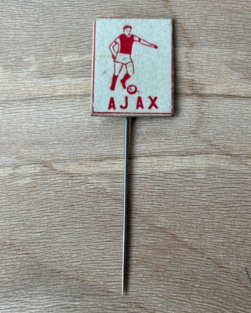 Oud speldje ajax papier op blik, Ophalen of Verzenden, Gebruikt, Sport