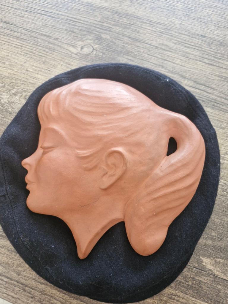 Retro terracotta meisjes hoofd - wandsculptuur, Ophalen of Verzenden, Huis en Inrichting