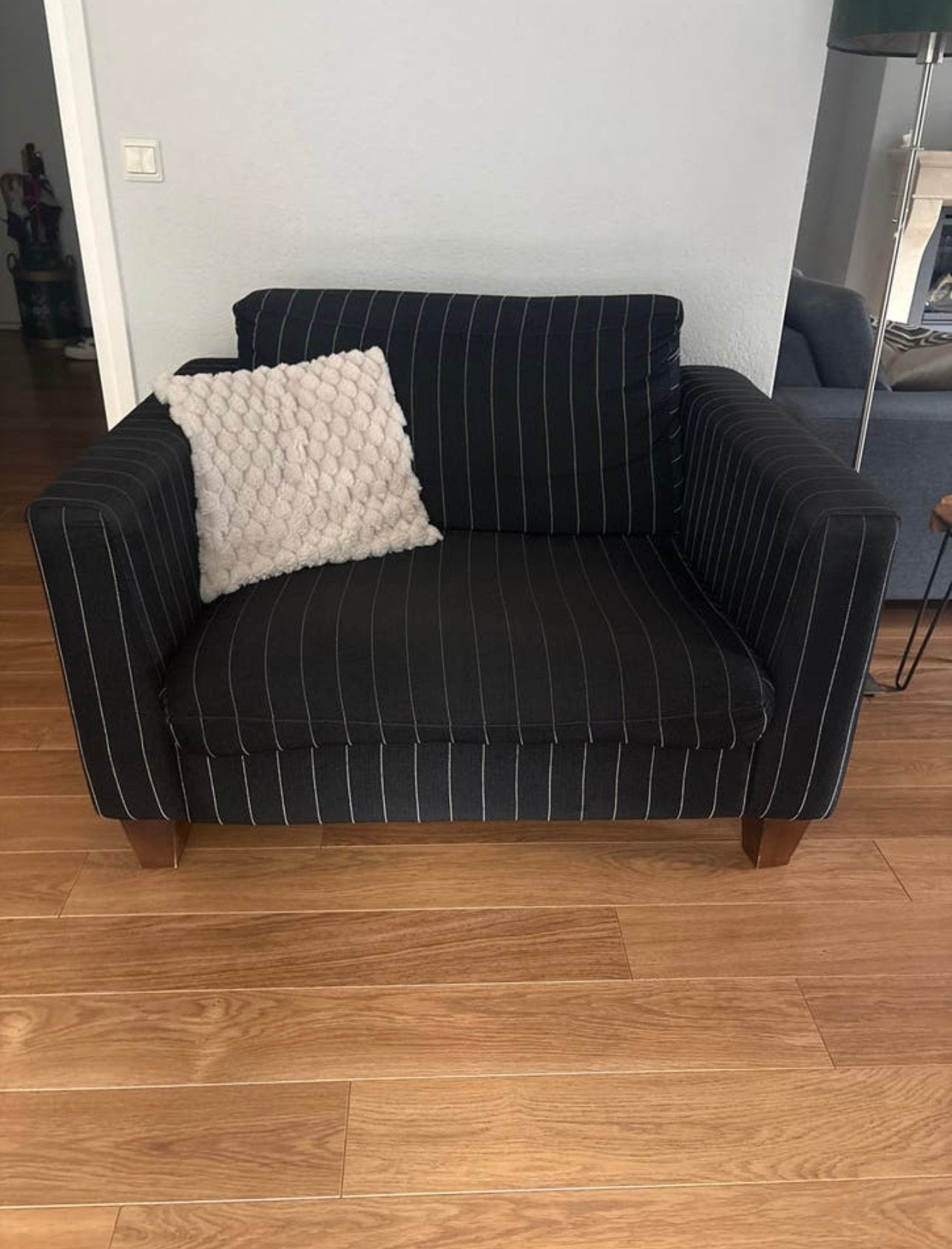 Comfortabele bank met streepjespatroon, Gebruikt, Eenpersoons, 75 tot 100 cm, Ophalen of Verzenden
