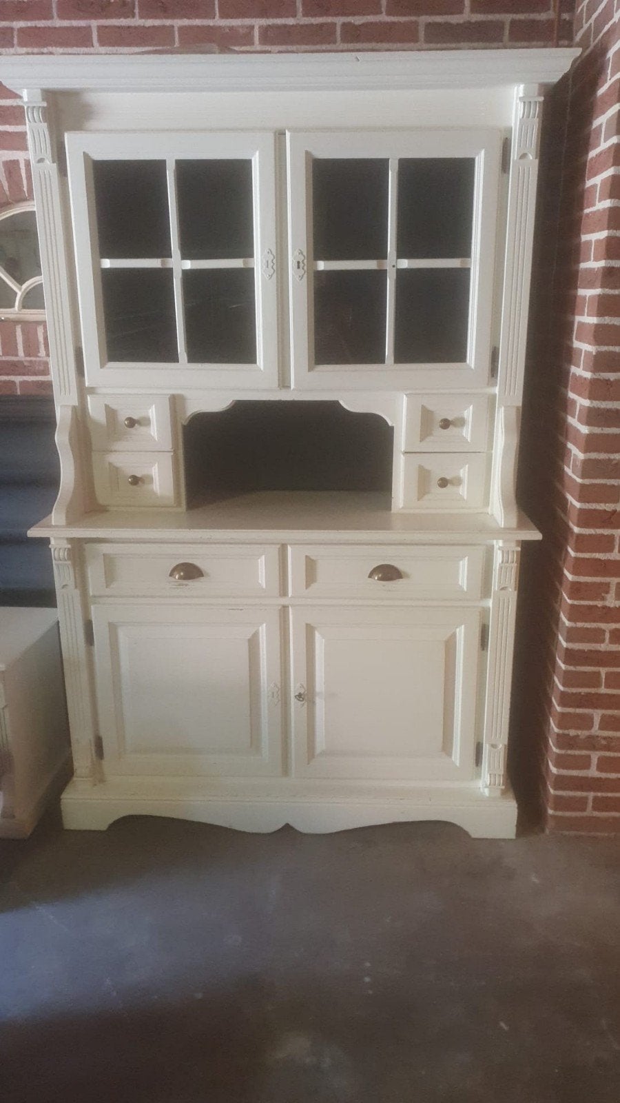 Crème wit dressoir/vitrinekast met lades en deuren, Huis en Inrichting, Kasten | Buffetkasten, Gebruikt, 100 tot 150 cm, Glas