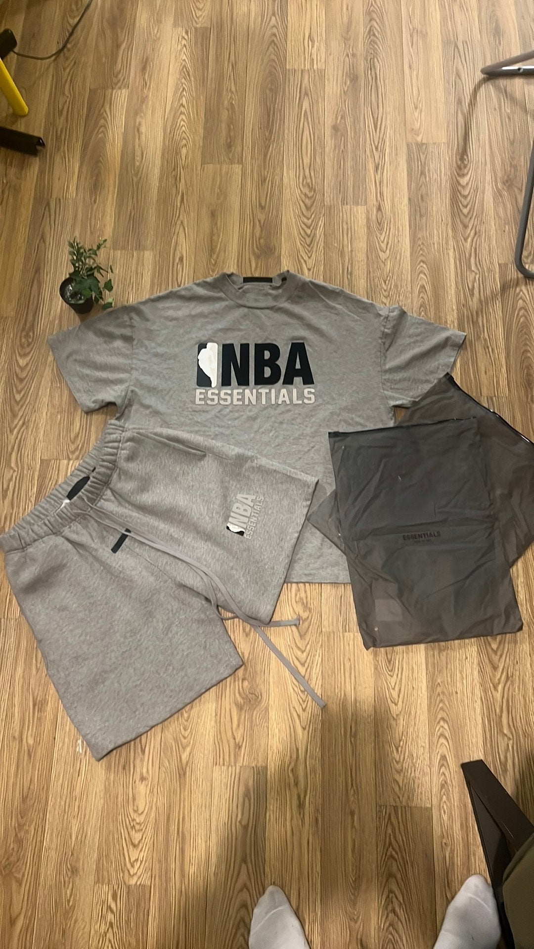 NBA Essentials T-shirt en korte broek set, Ophalen of Verzenden, Zo goed als nieuw, Overige maten, Grijs