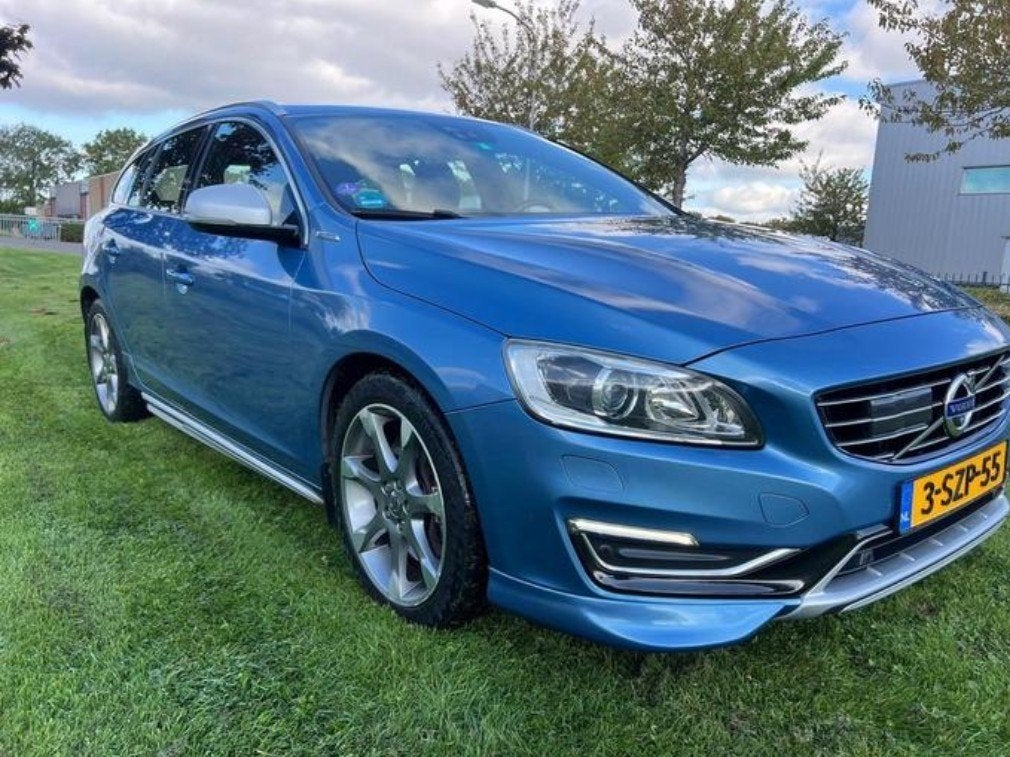 Volvo V60 D6 215pk Plug-in Hybrid Summun 2013 Blauw, Auto's, 1800 kg, Blauw, Particulier, 212 €/maand